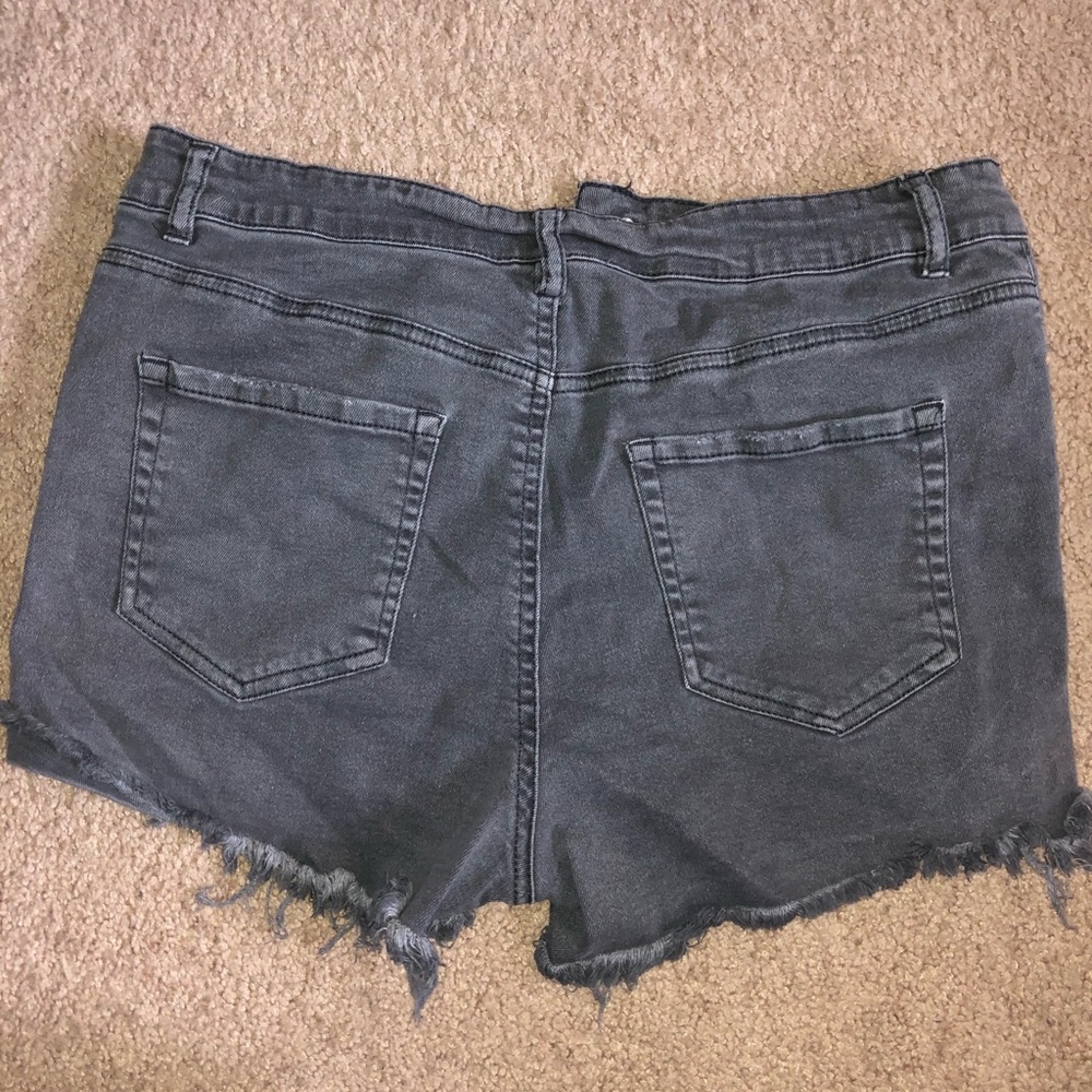 Shorts - Picture 2 of 3